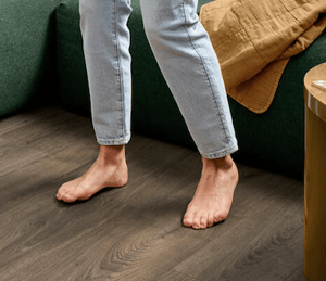 Wat is de oorzaak van een piepende of krakende vloer en hoe kan je dit verhelpen?